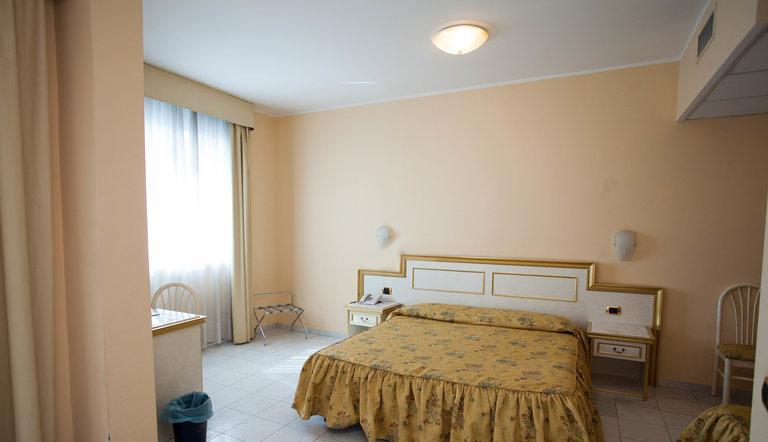 Hotel Alexander Palace Abano Terme Exterior photo