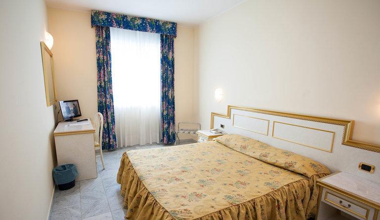 Hotel Alexander Palace Abano Terme Exterior photo